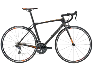 Performance road bike for paved-road cycling in Cascais