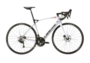 Road bike for longer rides and paved cycling routes around Cascais